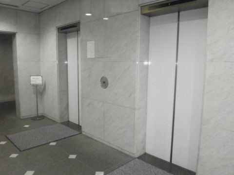1階、EVホール
