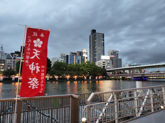 1000年の伝統が織りなす水上絵巻！天神祭奉納花火（大阪府）