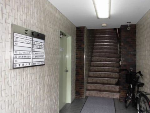 エントランス内