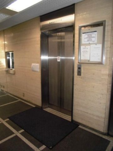 1階、EVホール