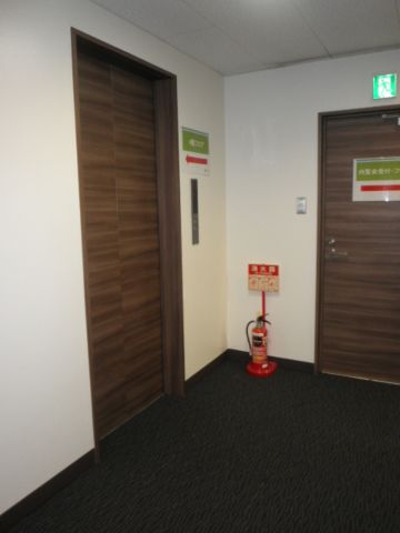 各階、EVホール