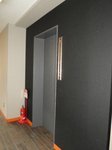 各階、EVホール