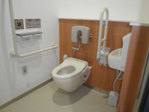 各階、車椅子対応トイレ