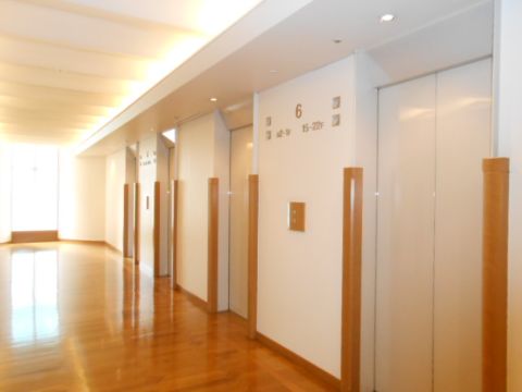 各階、EVホール