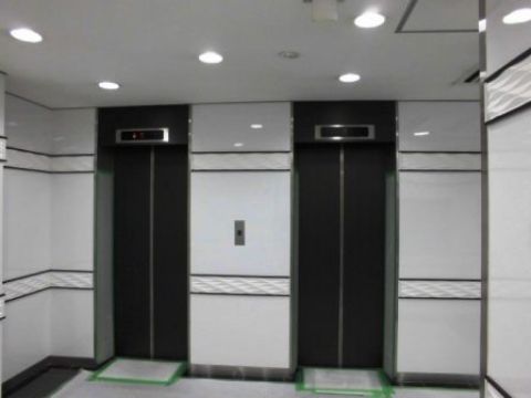 1階、EVホール