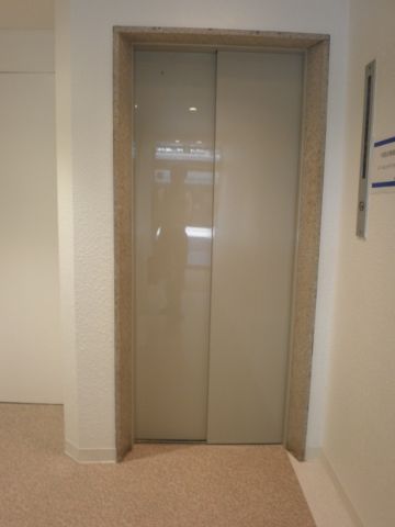 1階、EVホール