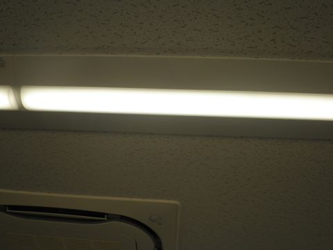 照明:LED