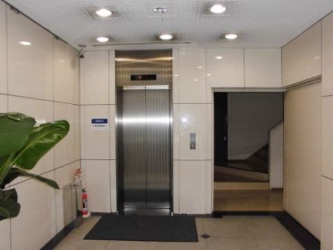 1階、EVホール