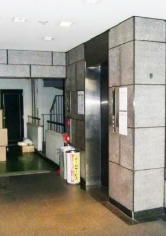 1階、EVホール