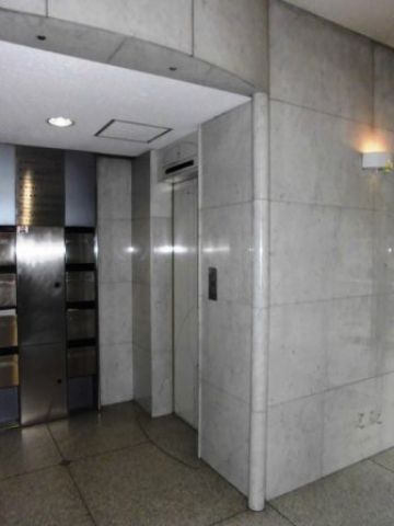 1階、EVホール