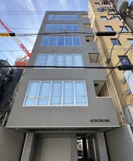 CROSSOVERビル