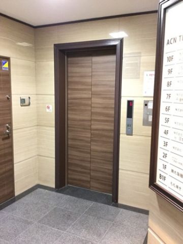 1階、EVホール