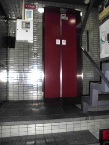 1階、EVホール