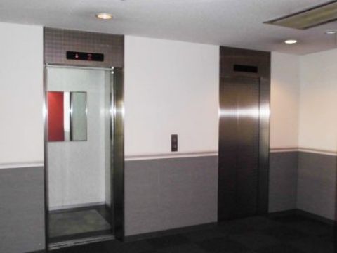 1階、EVホール