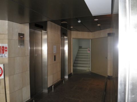 1階、EVホール