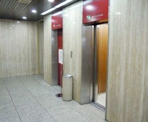 1階、EVホール