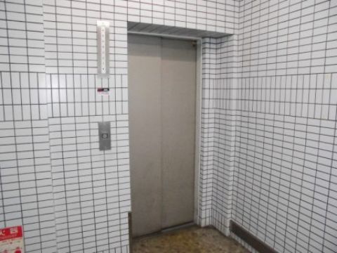 1階、EVホール