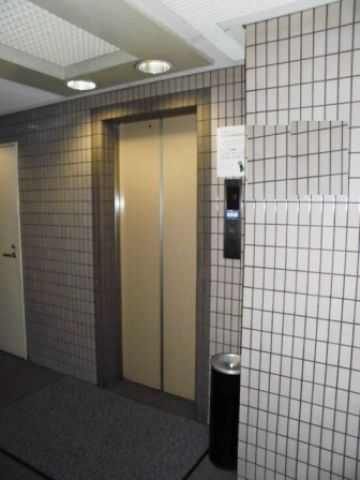1階、EVホール
