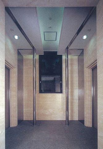1階、EVホール