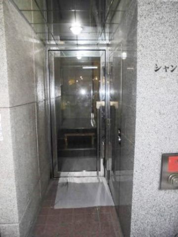 1F玄関