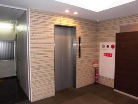 1階、EVホール
