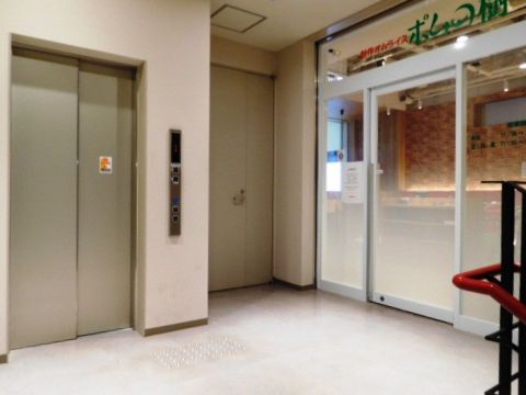 2階、EVホール