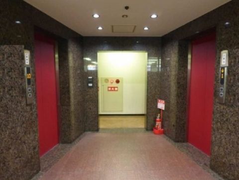 1階、EVホール