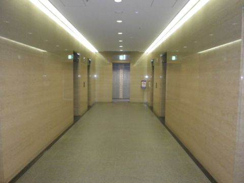 1階、EVホール