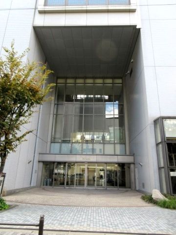 東側、玄関