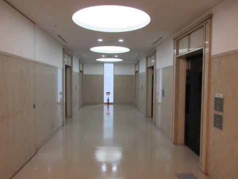 2階、EVホール