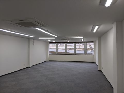 貸室内