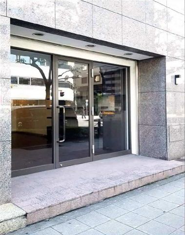1階、路面店の玄関