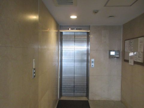1階、EVホール