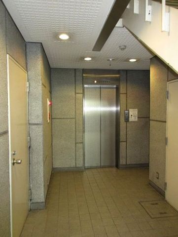 1階、EVホール