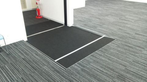 事務所出入口 OAフロア