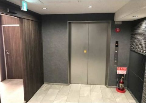 1階、EVホール