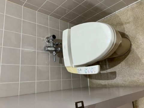 各階、男女別、洗浄付きトイレ