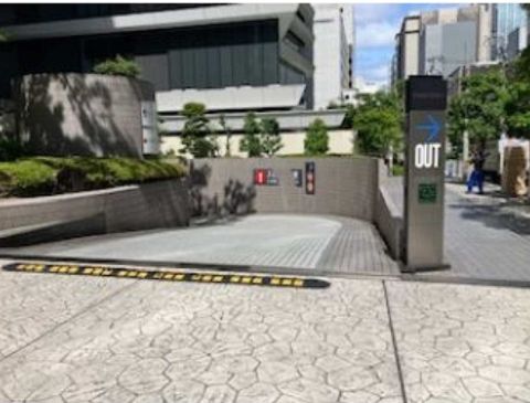駐車場、入口
