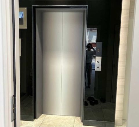 1階、EVホール