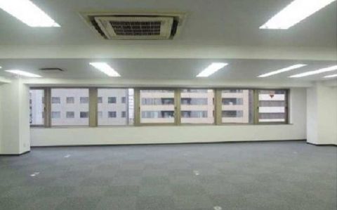室内、谷町筋に面し採光良好