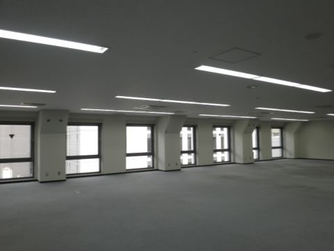 室内:8階