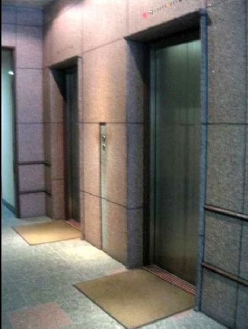 1階、EVホール
