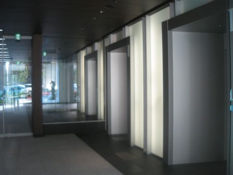 1階、EVホール