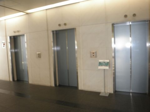 EVホール、1階