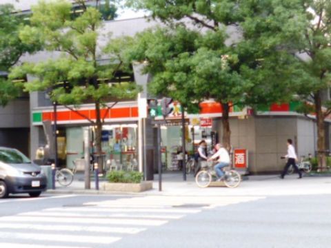 1階、コンビニ