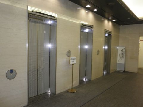 1階、EVホール