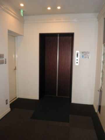 各階、EVホール