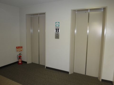 各階、EVホール