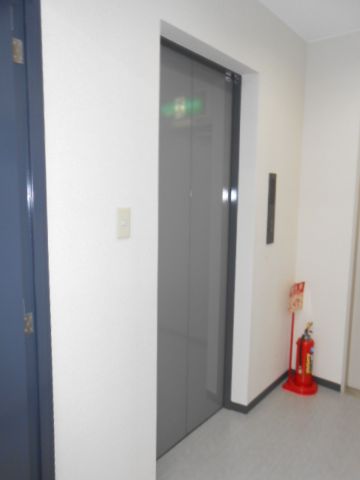 各階、EVホール