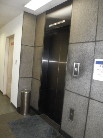 1階、EVホール